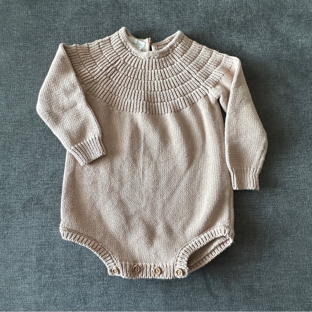 Quincy Mae size 6-12 months Knit One Piece in Beige